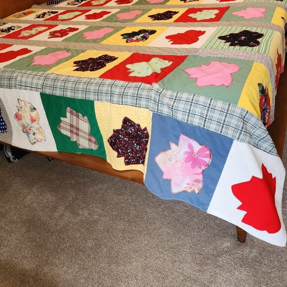 1970s Double knit Quilt Blanket Leaf Pattern Handmade Bright Colors Queen VTG - Picture 4 of 8
